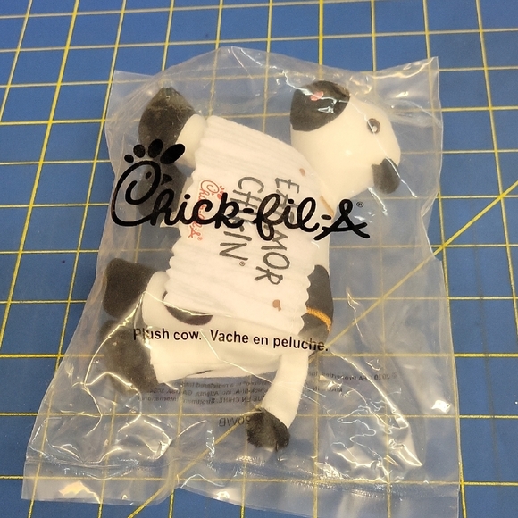Chick-fil-A Plush Cow Toy 5" in Original Package - Picture 1 of 4
